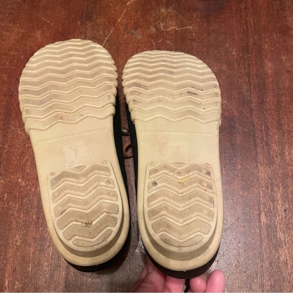 DKSUKO rubber ankle boots slip on black & tan size 7 - Picture 5 of 5